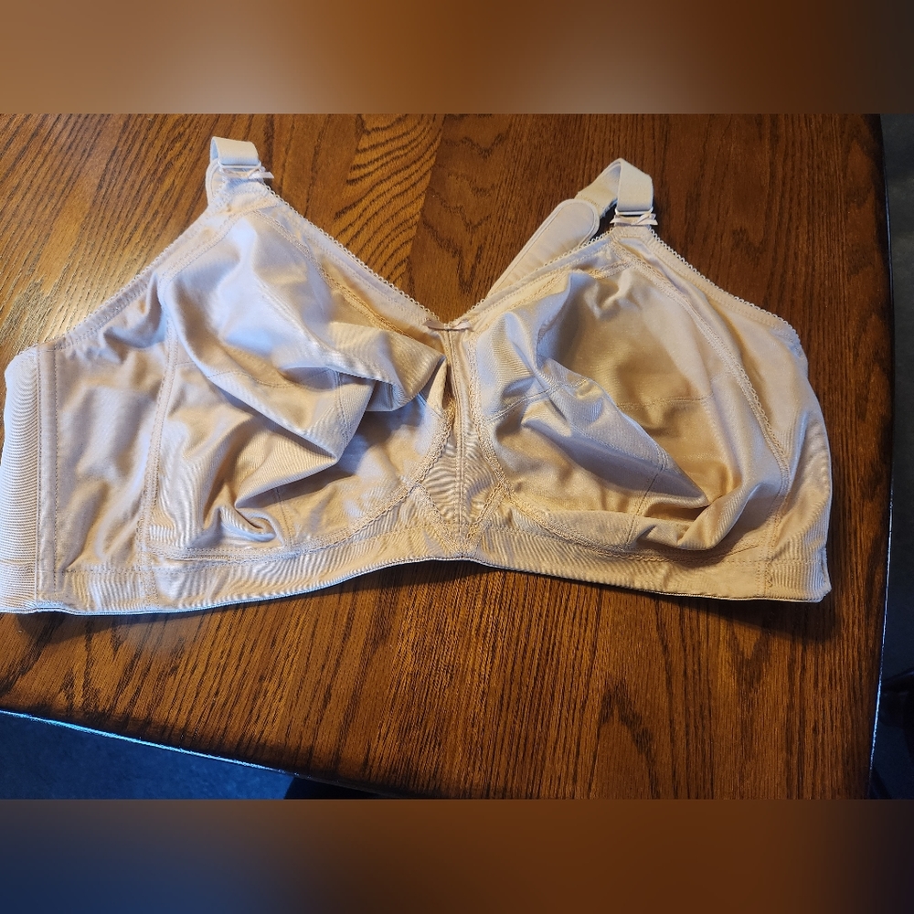 Womens 4 clasp bra 46H NO UNDERWIRE
